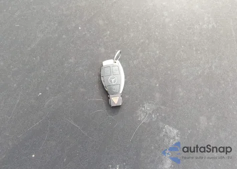 2015 Mercedes-Benz C 300 4Matic z USA, uszkodzony, nr VIN 55SWF4KB7FU004098